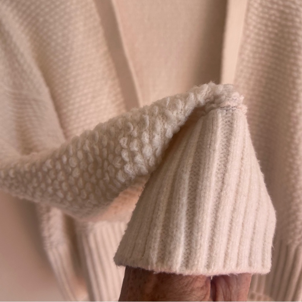 Abercrombie Soft Chunky Knit Cropped Cardigan, Cream, Cozy, XS - Picture 5 of 10